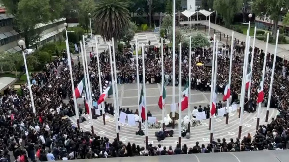 Homenaje en el CECyT 7 por la muerte de Jorge Islas Flores y Juan Carlos Sánchez Blas
