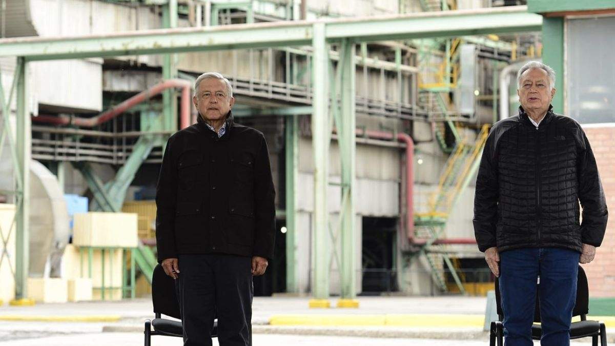 El presidente Andrés Manuel López Obrador y el director de la CFE, Manuel Bartlett
