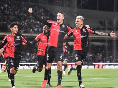 Atlas derrota a Pumas en el partido de ida de las semifinales