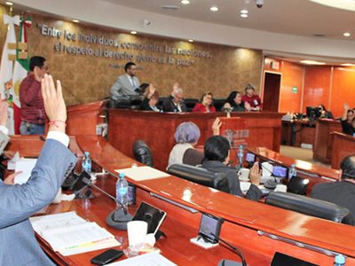 Diputados de Morena en BC presionan a bomberos contra ley que les daría prestaciones