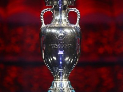 Por la invasión a Ucrania, la UEFA prohíbe a Rusia organizar la Eurocopa 2028 y 2032