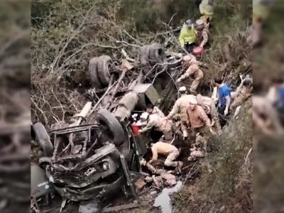 Volcó un camión del Ejército en el camino hacia lago Lolog: varios heridos