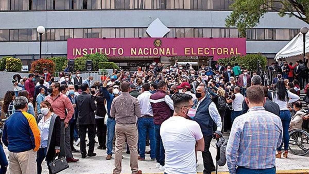 INE. Bajo asedio