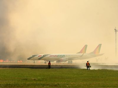 Por los severos incendios forestales, cerraron temporalmente el principal aeropuerto de Bolivia