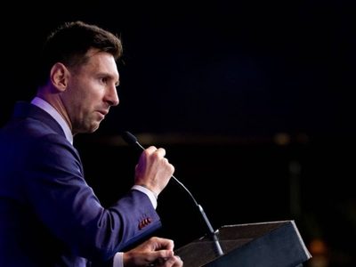 Messi ficha con el PSG para dos temporadas; el club lo anuncia con un video