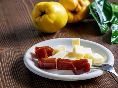 Cuadraditos de queso y membrillo: una receta original y fácil de hacer para la hora de la merienda