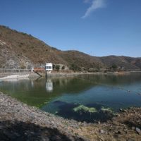 Suspenden triatlón en presa de Valle de Bravo por índices “históricos” de contaminación fecal