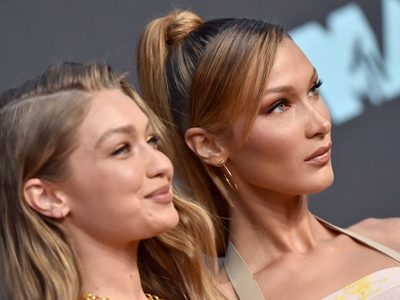 Combo completo: Gigi y Bella Hadid se sacan todo para un almanaque de infarto. ¡Mirá!