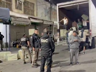 Decomisan 79 toneladas de perfumes y cosméticos ilegales en el Centro Histórico de la CDMX