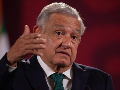 AMLO presume apoyo de 56 millones de mexicanos... basado en encuesta de popularidad