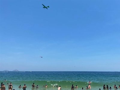 Brasil: cayó una avioneta en Copacabana y murió el piloto