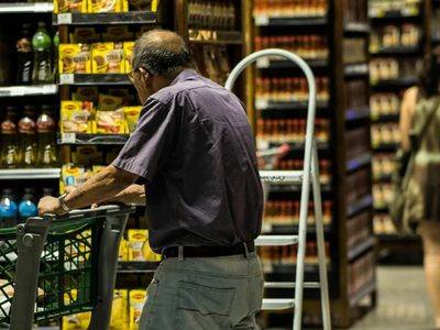 El Gobierno amplía los descuentos para jubilados en supermercados, farmacias y cuentas remuneradas