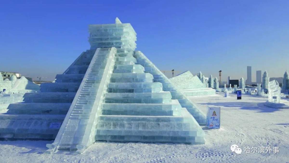 La escultura de Harbin es una réplica exacta de la pirámide de Kukulkán