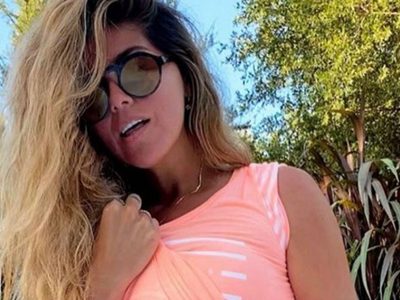 Loly Antoniale y un escotazo tan ajustado que está a punto de reventar... ¡Se ve!