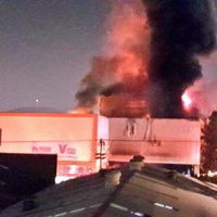 Incendios acaban con un mercado y un Chedraui en la CDMX; no se reportan víctimas