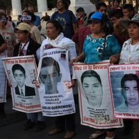 A 54 meses de Ayotzinapa, padres de los 43 normalistas claman por justicia a nuevo gobierno