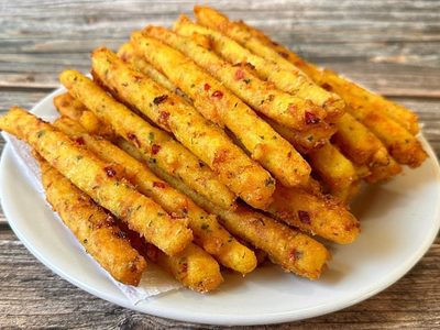 Palitos de papa y zanahoria sin harina y con 3 ingredientes: la receta crujiente que te salva