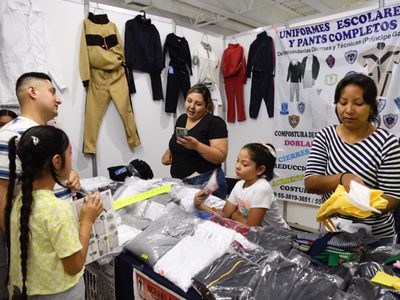 Regreso a clases se encarece 12.6% en México; impulsa compras de piratería y mercancía china