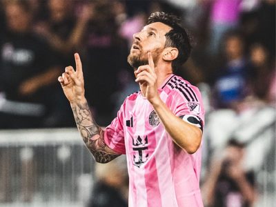 Doblete de Messi que jugó con "permiso" y goleada del Inter Miami