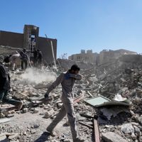 Embajada de EU en Riad, alcanzada por drones iraníes; reportan cientos de muertos en Irán