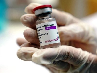 Expertos confirmaron que retrasar la segunda dosis de la vacuna AstraZeneca aumenta los anticuerpos