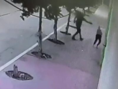 Asesinato a plena luz del día de una mujer queda grabado en video en calles de Tijuana