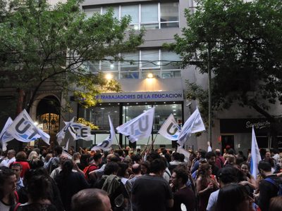 UTE: los docentes se movilizaron contra la reforma que impulsa Larreta