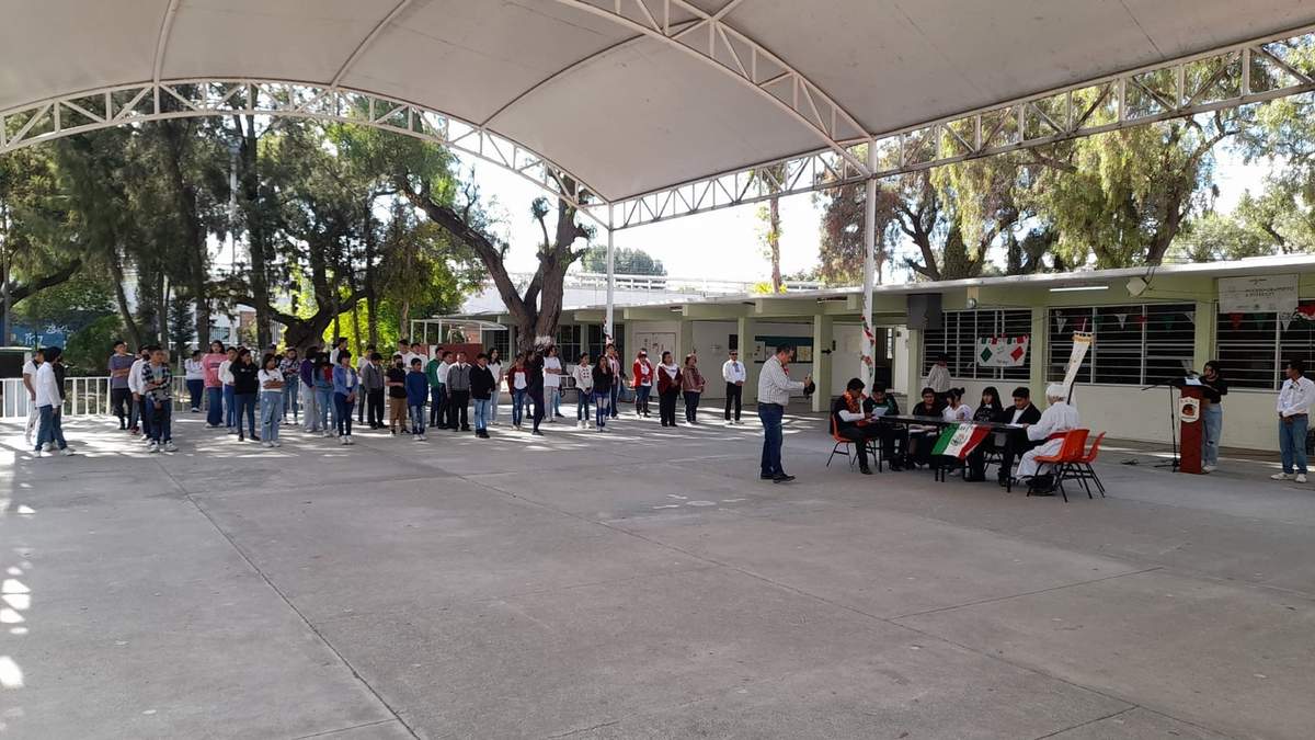 Hallan a estudiante sin vida en baños de secundaria de Pachuca