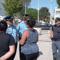 Familias que acamparon en la plaza de Plottier por falta de viviendas recibieron una orden de desalojo
