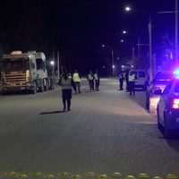 Operativo sorpresa en Centenario terminó con secuestro de vehículos y situaciones con mucha tensión