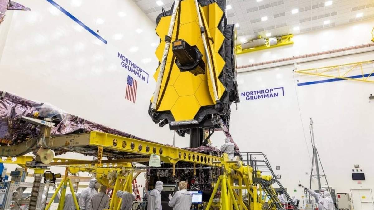 Telescopio Webb cobra forma en el espacio