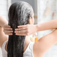 Con 2 ingredientes: la mascarilla casera viral que aporta brillo y suavidad a tu cabello sin gastar de más