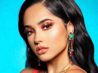 ¡En vivo! Becky G se volteó e impresionó a sus fans con increíble ángulo. ¡Mirá!