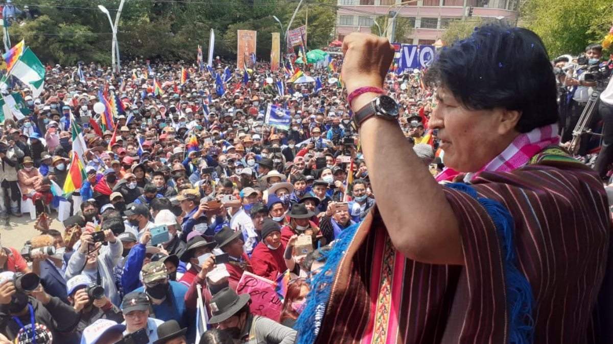 Evo Morales regresó este lunes a Bolivia