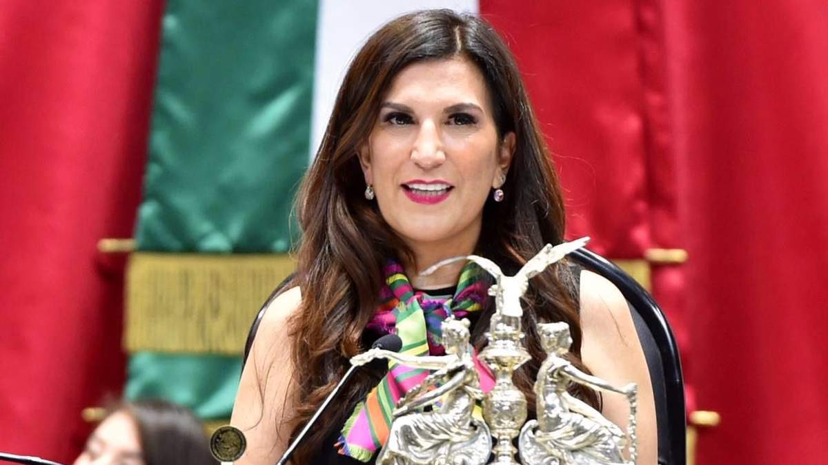 Kenia López Rabadán, diputada panista, busca cambiar el nombre oficial de México