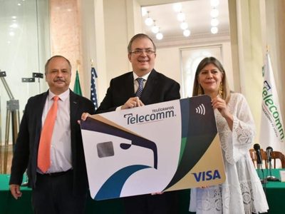 Gobierno federal presenta tarjeta de débito para recibir remesas sin comisiones