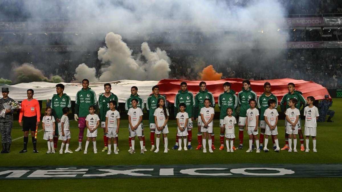Toque de silencio en partido de México