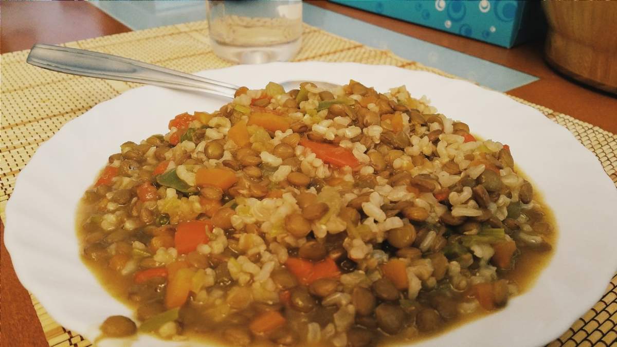 Guiso de lentejas y quinoa. Fuente: (X)