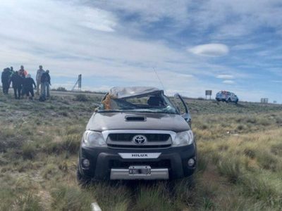 Una familia neuquina volcó cerca de Puerto Madryn: hubo tres heridos