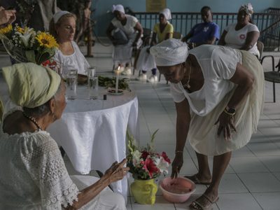 Santeros cubanos hacen ceremonia por salud del papa Francisco