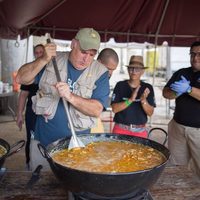 La ONG de chef asturiano José Andrés viaja a España para ayudar en la crisis