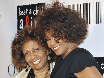 Cissy Houston, cantante de góspel galardonada y madre de Whitney Houston, muere a los 91 años