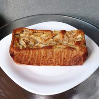 Con 1 solo huevo y sin manteca ni leche, hacé este budín matero de peras súper económico y delicioso