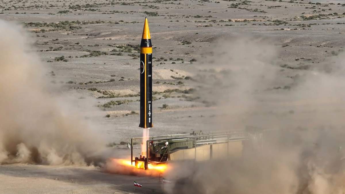 Lanzamiento de un misil Khorramshahr-4 desde un lugar no revelado