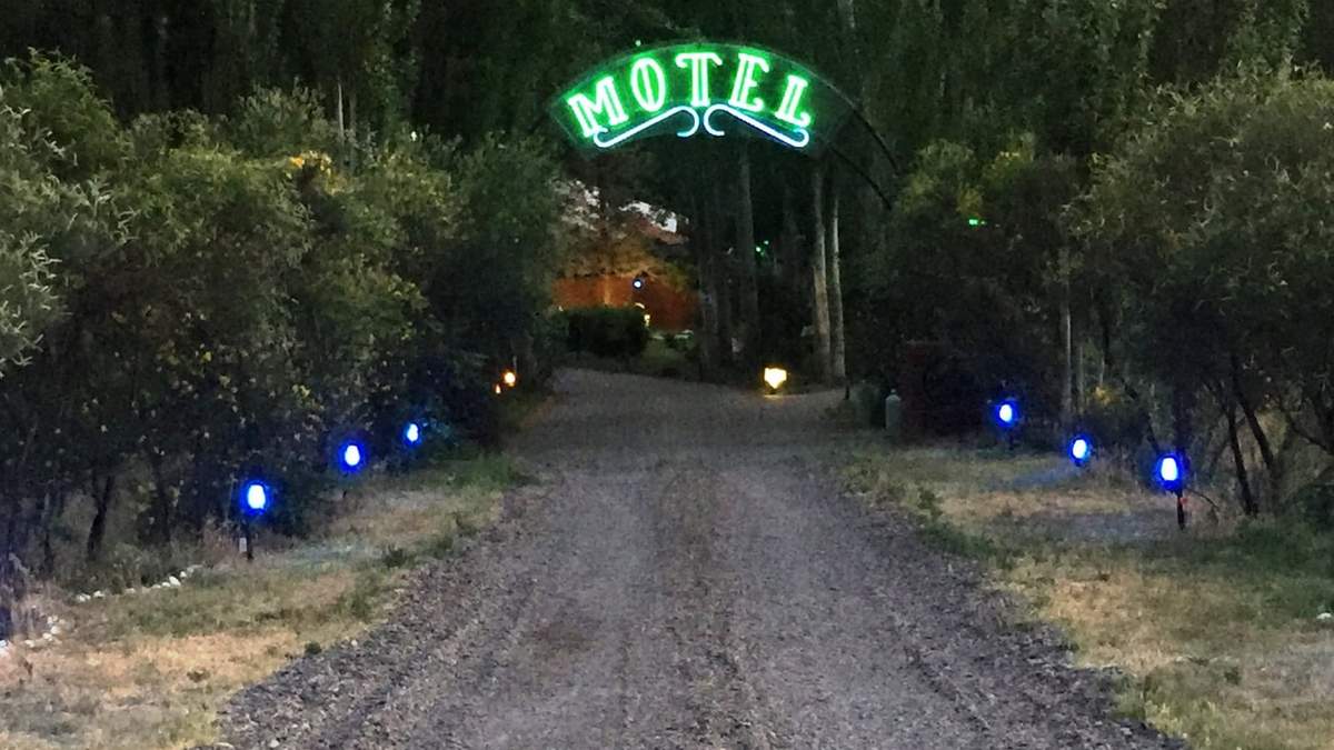 El motel donde ocurrieron los extraños eventos. Fuente: (Facebook)