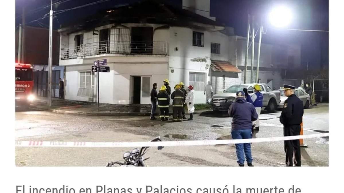 Bomberos trabaja en las pericias para determinar el origen del incendio. Fuente (Facebook)