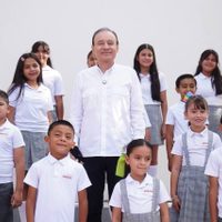 Gobernador Durazo avanza con entrega de uniformes gratuitos en 67 municipios