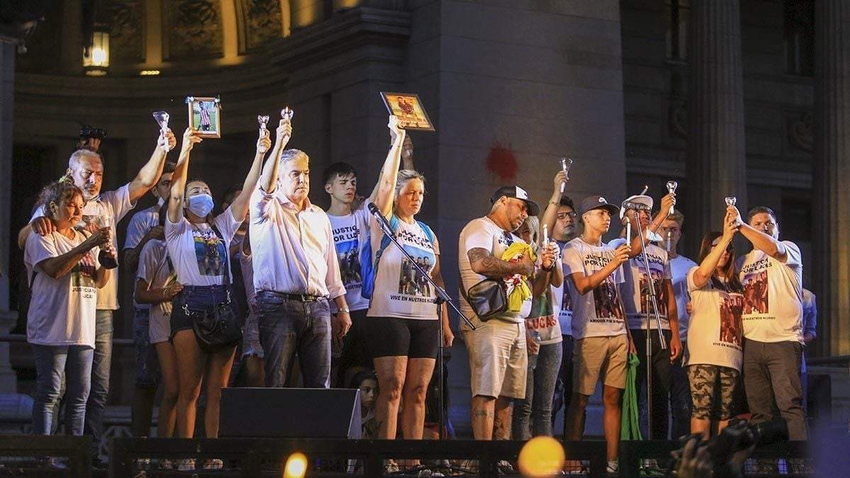 La familia y amigos de Lucas González marcharon para reclamar justicia. Fuente: (Twitter)