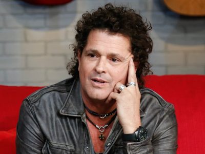 "¡Es un esperpento!": Hicieron una estatua de Carlos Vives pero se parece a... ¡Mirá!