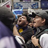 Miles de guatemaltecos exigen en las calles la renuncia de la fiscal general
